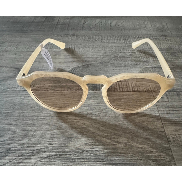 Free People Sunglasses Ivory NWT Chic Contemporary Retro - Picture 3 of 5